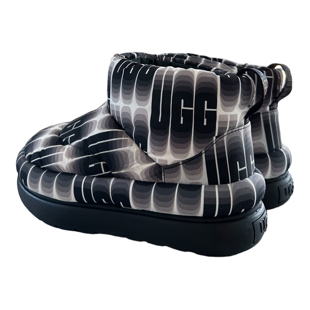 NWOB UGG Women's Classic Maxi Wavelength Mini Boot Black/White Ugg Print Size 7